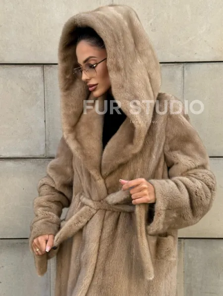 Шуба из скандинавской норки с капюшоном, цельный мех - фото 3