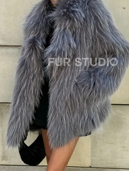 Шуба из меха енота на вязанной основе - фото 1