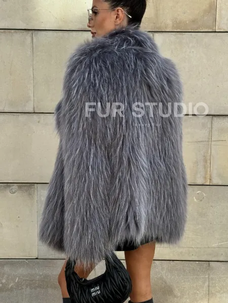 Шуба из меха енота на вязанной основе - фото 4