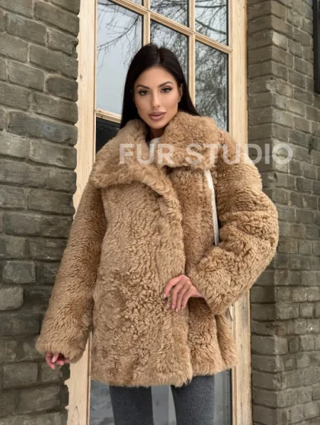 Шуба - дубленка из овчины в бежевом цвете - фото 0