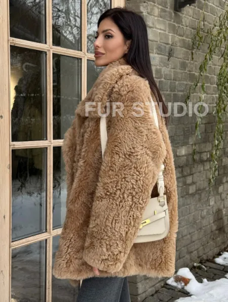 Шуба - дубленка из овчины в бежевом цвете - фото 5