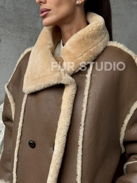 Коричневая женская дубленка - фото 2