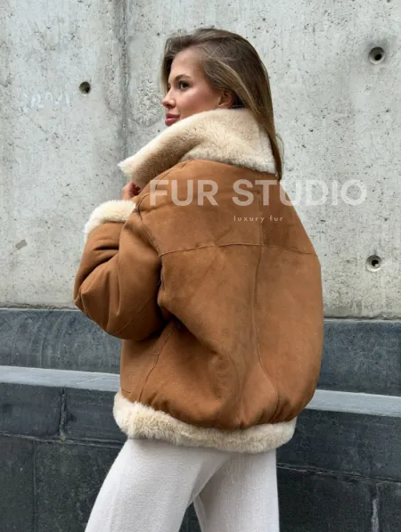 Двухсторонняя короткая дубленка из овчины - фото 10