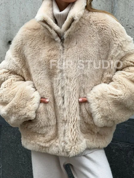 Двухсторонняя короткая дубленка из овчины - фото 3