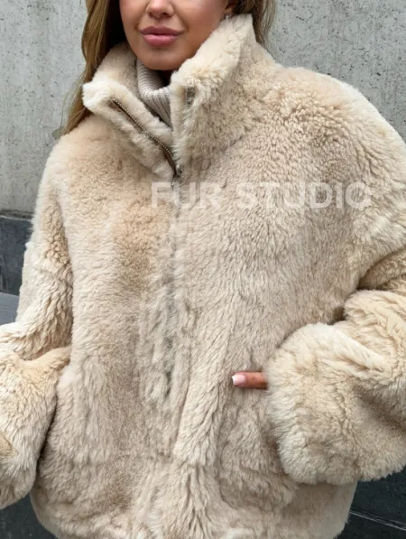 Двухсторонняя короткая дубленка из овчины - фото 2