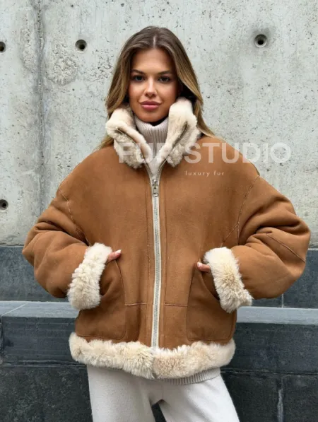 Двухсторонняя короткая дубленка из овчины - фото 12