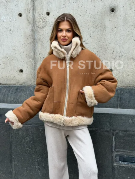 Двухсторонняя короткая дубленка из овчины - фото 14