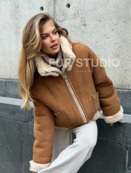 Двухсторонняя короткая дубленка из овчины - фото 9