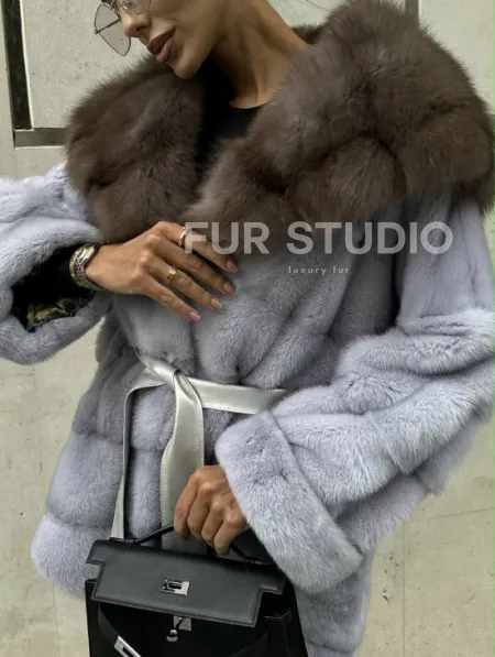Шуба норковая с капюшоном из меха куницы - цвет голубой - фото 3