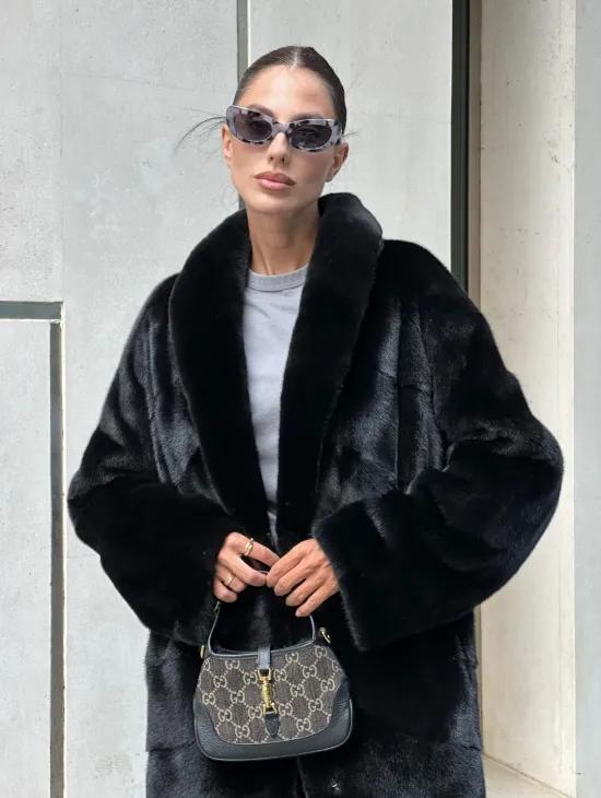 Шуба из скандинавского меха норки Saga furs с шалевым воротником - фото 2