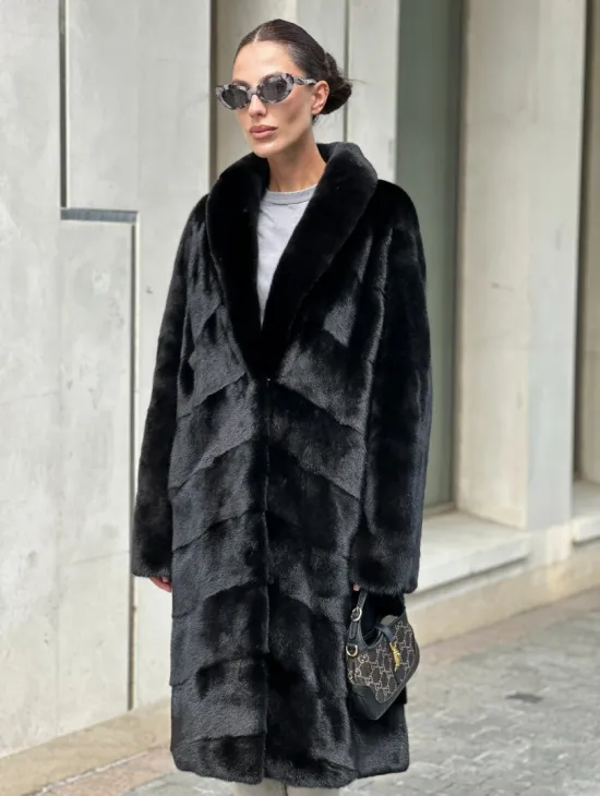 Шуба из скандинавского меха норки Saga furs с шалевым воротником - фото 4