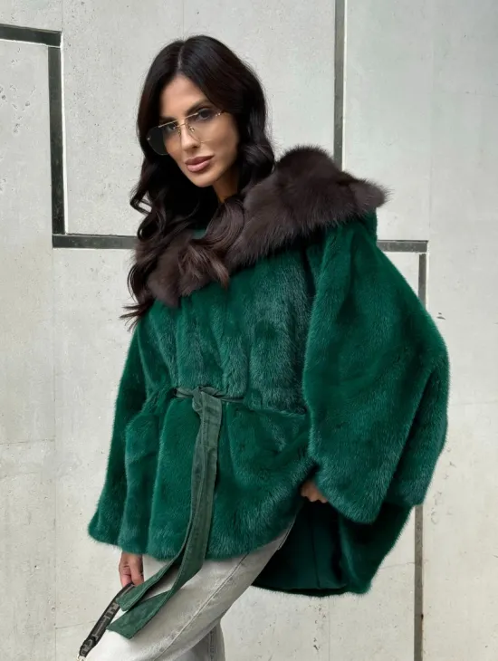 Шуба летучая мышь из норки с капюшоном из куницы - темный изумруд - фото 6
