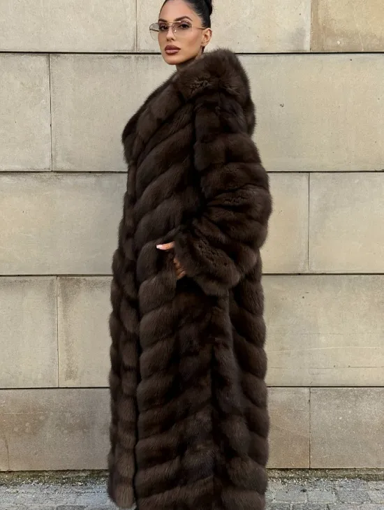 Удлиненная шуба из меха куницы с капюшоном - фото 8