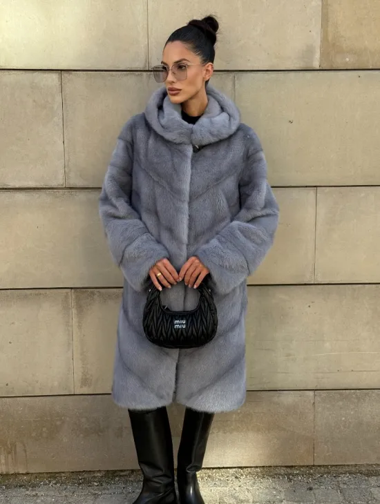 Шуба midi из меха норки с капюшоном, рукава трансформер - фото 10