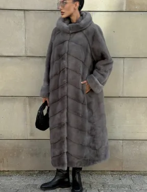 Шуба в диагональной выкладке меха норки, графит грей с капюшоном - фото 10