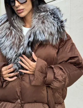 Женский зимний пуховик с мехом чернобурки - фото 1