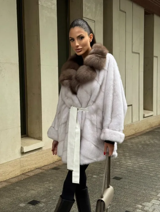 Шуба Oversize из норки с потайным поясом и английским воротником из меха куницы - фото 9