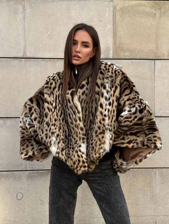 Женское манто из меха оцелота с потайным поясом - модель «Летучая мышь» - фото 8