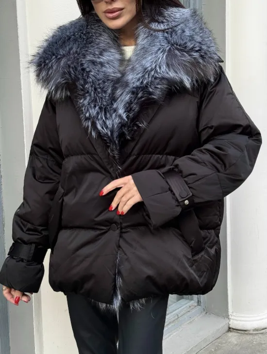 Модный пуховик в стиле Oversize с натуральным мехом чернобурки - фото 2