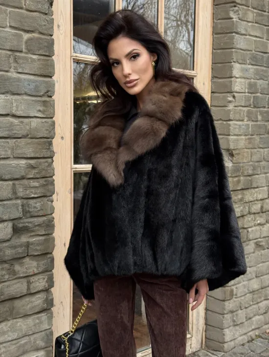 Шуба - пончо из аукционной норки Black с воротником из куницы - фото 3