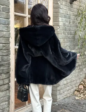 Меховое пончо из скандинавской норки с капюшоном - черный изумруд - фото 7