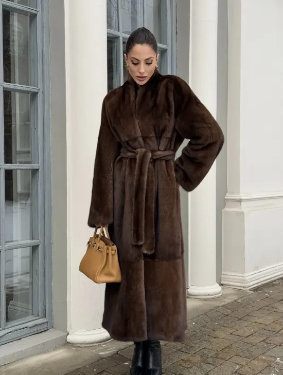 Цельнокроенная норковая шуба из североамериканской норки соболиного оттенка - фото 10
