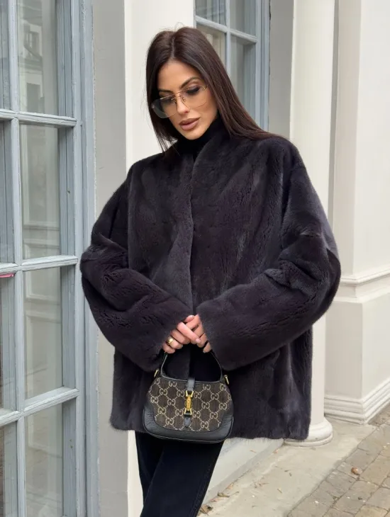 Графитовый норковый жакет с V-образным воротником - фото 2