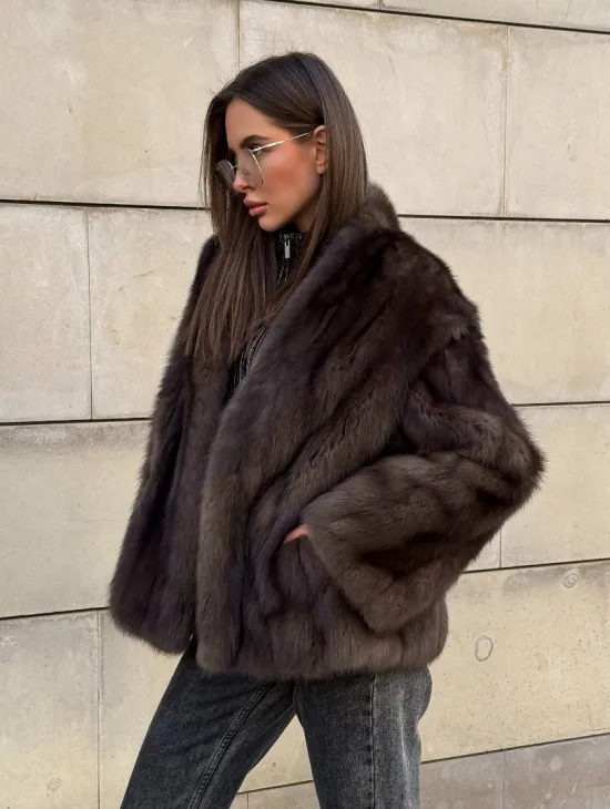 Стильный жакет - полушубок из куницы с V-образным воротником - фото 7