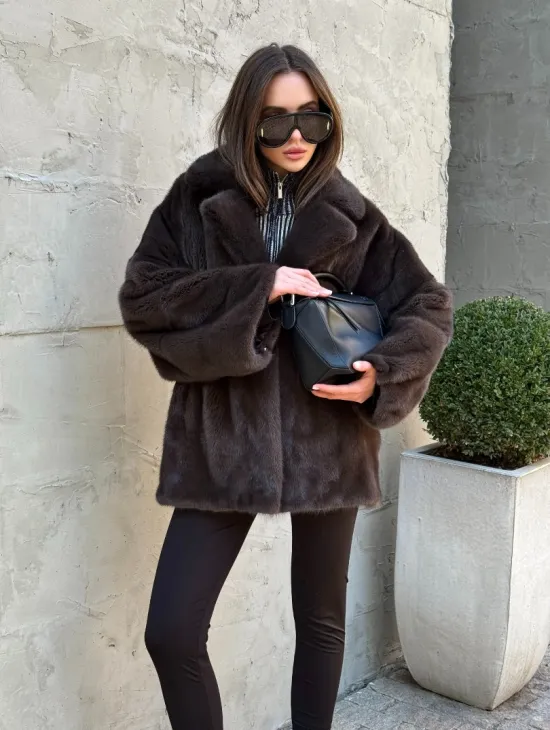Норковый полушубок оверсайз с английским воротником, цвет 