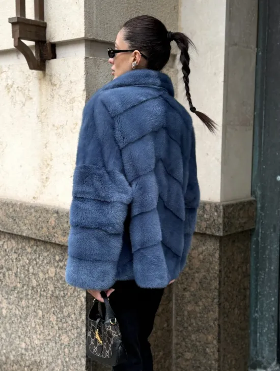 Короткая норковая шуба в цвете джинс с английским воротником - фото 8