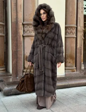 Шуба норковая в цвете мокко с капюшоном куница - фото 9