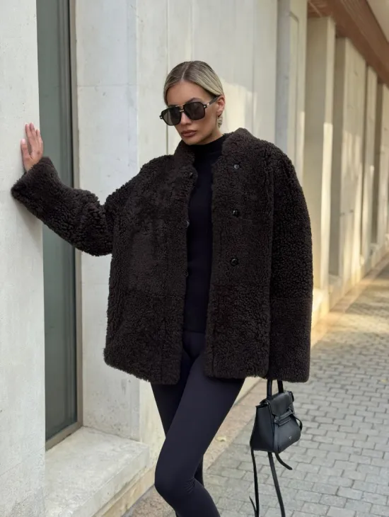 Двусторонняя коричневая дубленка из овчины - фото 12