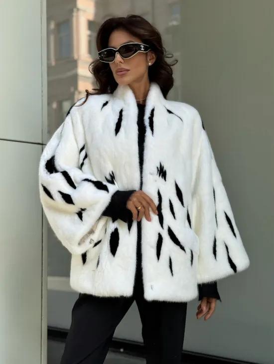 Белый норковый полушубок с рисунком - фото 0