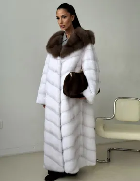 Белая норковая шуба с куницей капюшон - фото 0