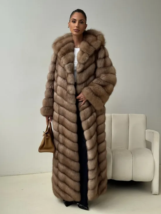 Длинная шуба из меха куницы с капюшоном - фото 7