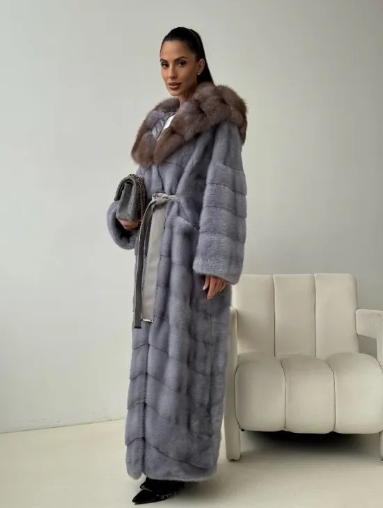 Голубая норковая шуба с капюшоном куницы - фото 10