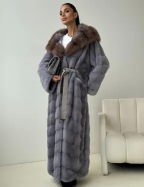 Голубая норковая шуба с капюшоном куницы - фото 5