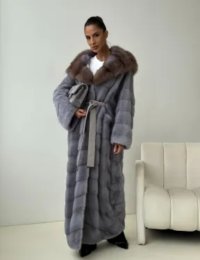 Голубая норковая шуба с капюшоном куницы - фото 11