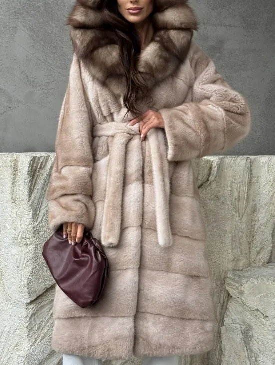 Норковая шуба с капюшоном из 