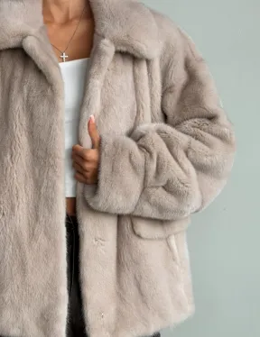 Короткая норковая шуба в цвете нюд - фото 2