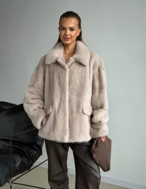 Короткая норковая шуба в цвете нюд - фото 9