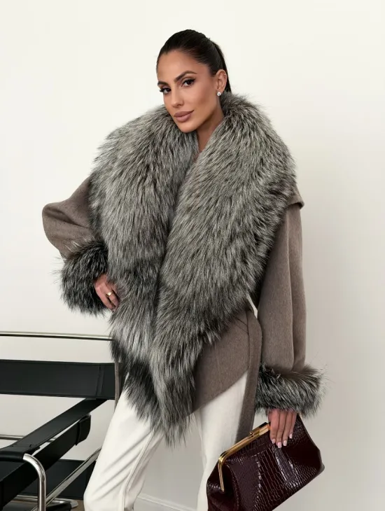 Полупальто с мехом чернобурки - фото 9