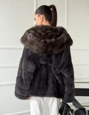 Графитовая шуба с капюшоном из куницы - фото 9