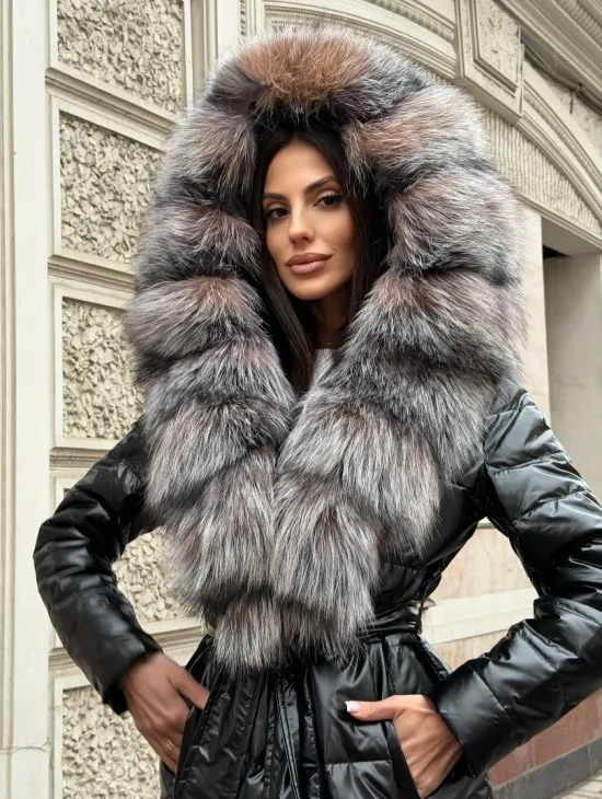 Чёрное пуховое пальто с меховым капюшоном из чернобурки - фото 6