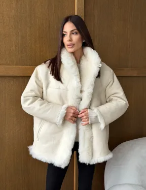 Светлая женская двухсторонняя дубленка - фото 16