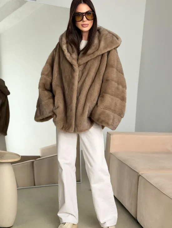 Короткая зимняя норковая шуба с капюшоном - фото 4