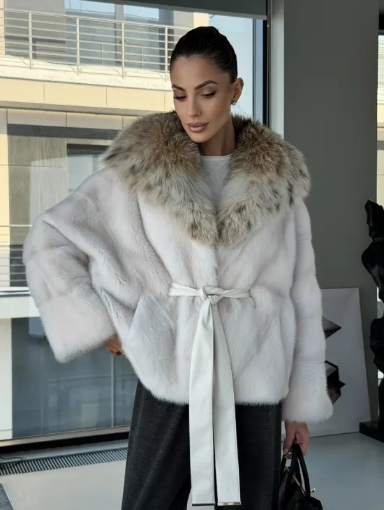 Белое норковое пончо-шуба с капюшоном из рыси - фото 7