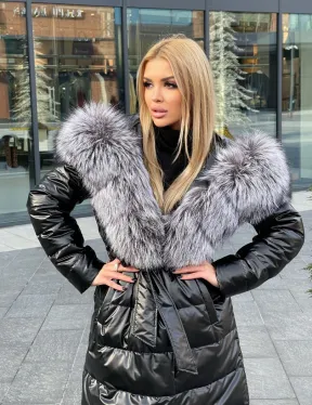 Чёрное пуховое пальто с меховым капюшоном - фото 4