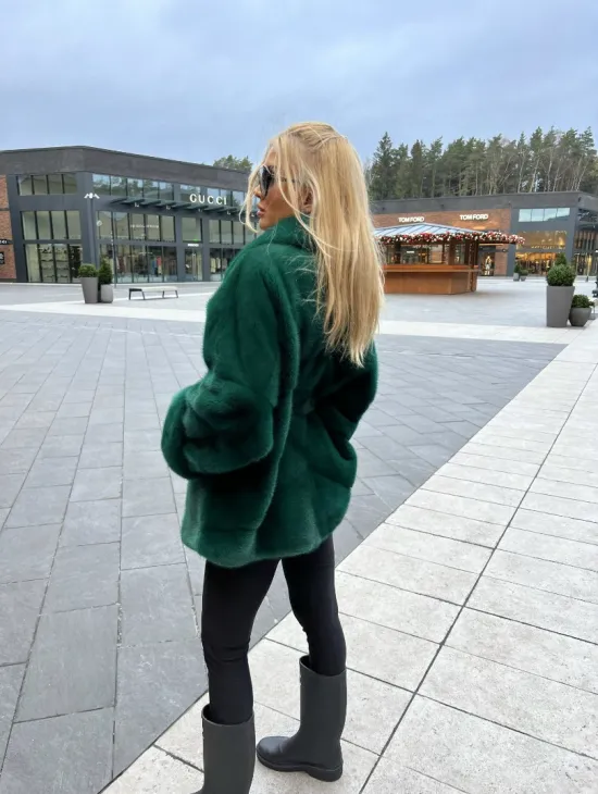 Короткая шуба из меха норки Velvet в изумрудном цвете - фото 7