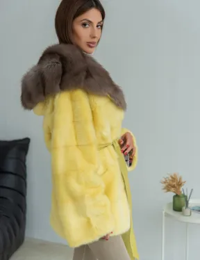 Норковое пончо - шуба с капюшоном из меха куницы - желтого цвета - фото 2